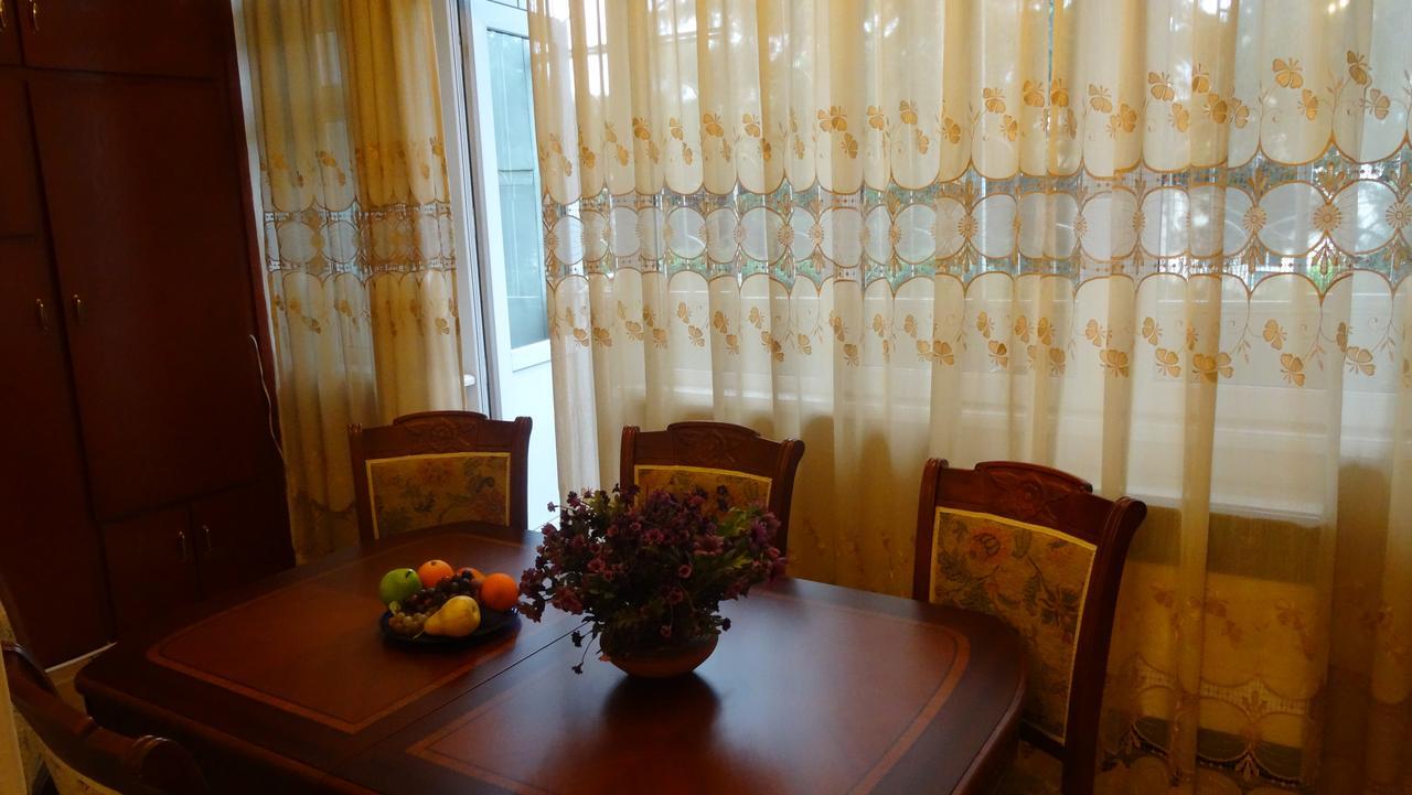 Apartment Vake-Saburtalo Tiflis Exterior foto